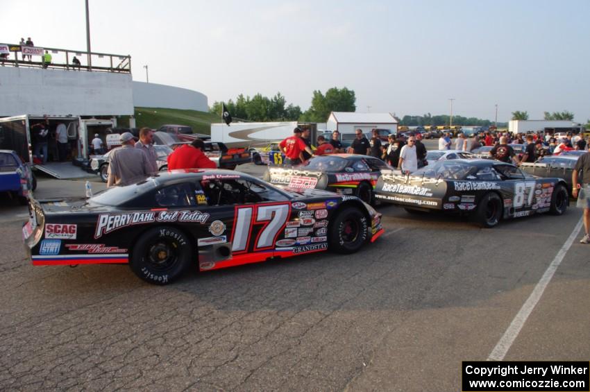 Josh Vadnais and Nathan Haseleu on the pre-grid