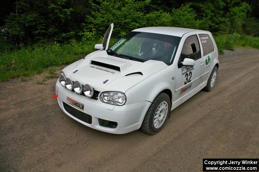 The Justin Wollerman / Brian Scott beautiful new VW R32 made its racing debut at STPR.