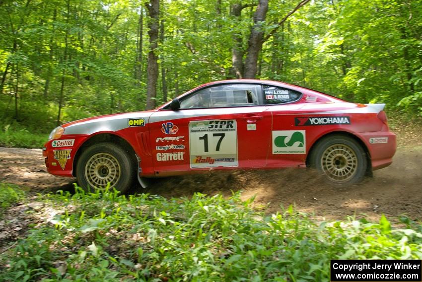 The Antoine L'Estage / Nathalie Richard Hyundai Tiburon battled for the lead in the early going of the event.