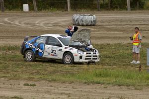 Zach Babcock / Dave Parps Dodge SRT-4 snapped a driveshaft on SS1 but were towed back to service at the end of the stage (2).