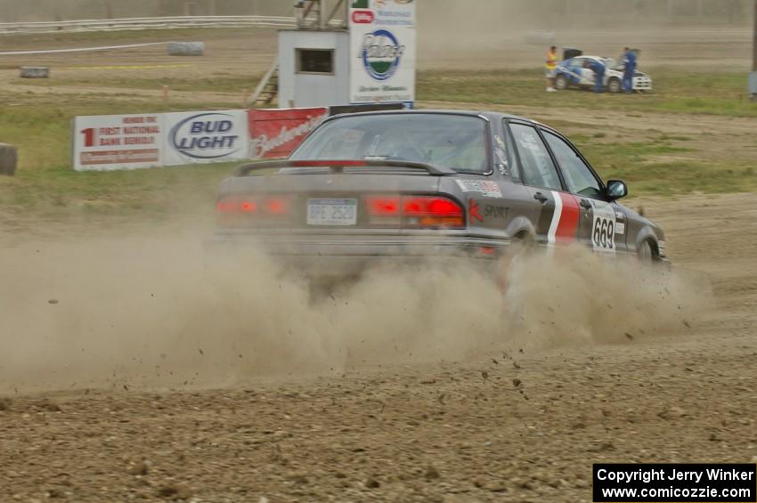Evan Cline / Tracy Manspeaker in their Mitsubishi Galant GSX on SS1.