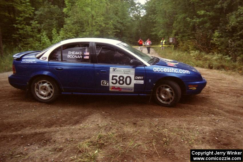 Mike Bodnar / Elaine Sheaks on SS3 at a hairpin in their Saturn SL2.