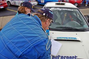 Jeff Secor and Cindy Krolikowski get together to file a protest just before the start of day two.