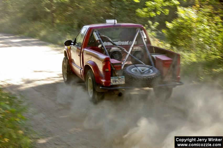 Jim Cox / Brent Carlson Chevy S-10 blasts down a 3/4 mile straight into the spectator area on SS15.