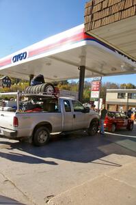 Craig Walli / Jonah Liubakka Saturn SL2 gas up at the Citgo before parc expose.