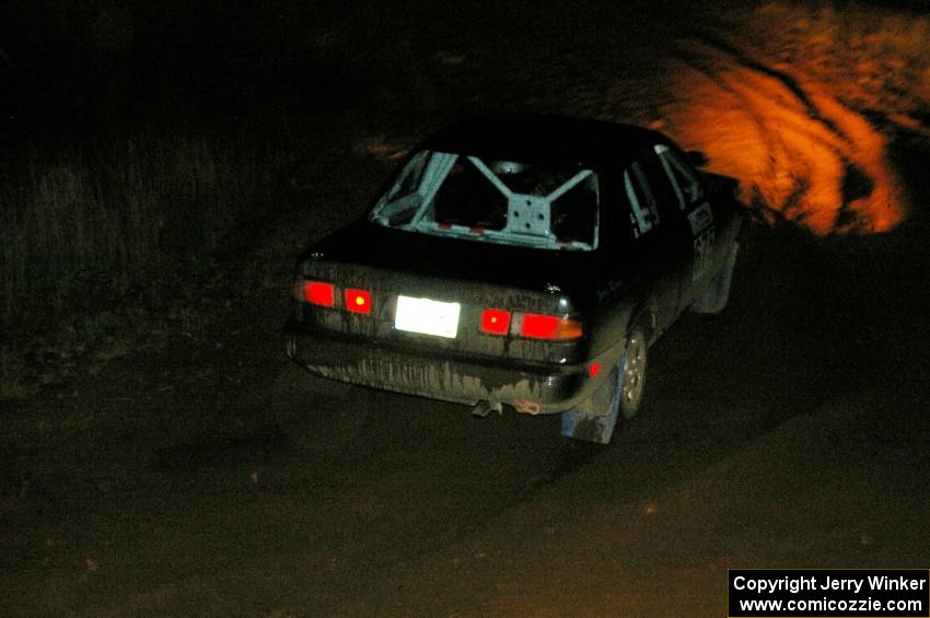 Ben Hanka / Greg Hanka Nissan Sentra SE-R at the final corner of SS4, Echo Lake 1.