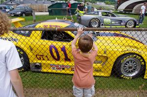 Rhys looks at Jim Bradley's Chevy Corvette