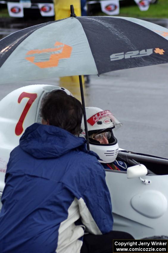 Alan Murray's Swift DB-1 Formula Ford on the false grid