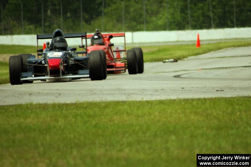 Matt Cutter's Van Diemen FSCCA Formula Enterprise and Dave Rounds' Van Diemen RF97 Formula Continental