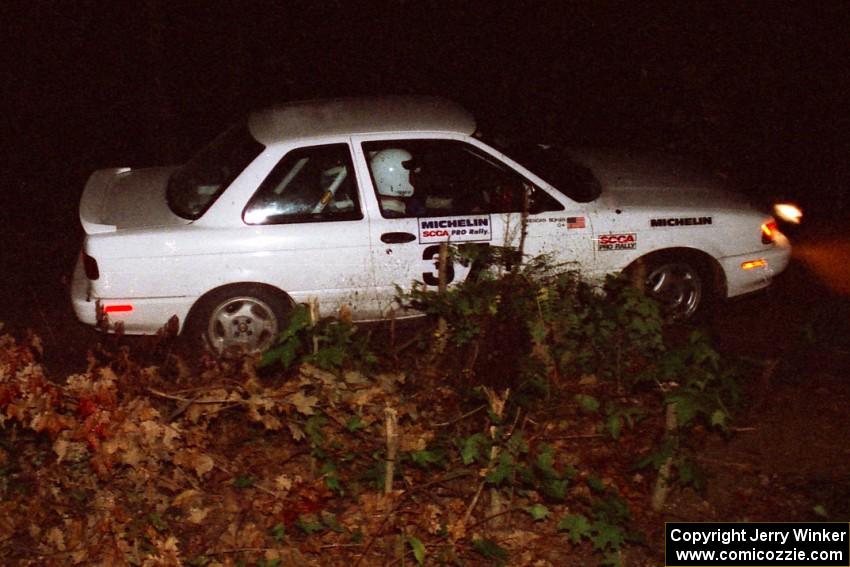 Roland McIvor / Brendan Bohan Nissan Sentra SE-R on a stage during the first night.