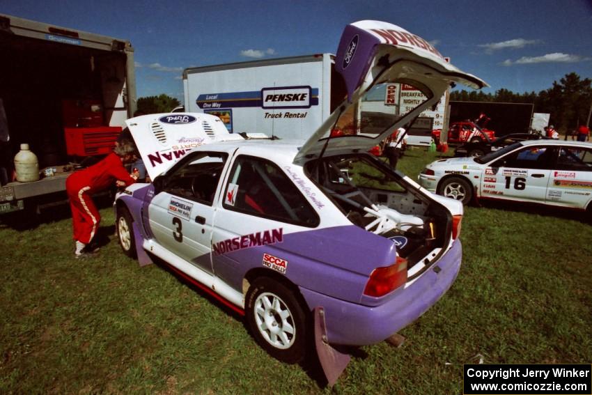 The Carl Merrill / Lance Smith Ford Escort Cosworth RS and David Summerbell / Mike Fennell Mitubishi Lancer Evo IV at service.