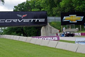 Paul Edwards / Antonio Garcia Coyote CC/09/Chevy under the Corvette bridge