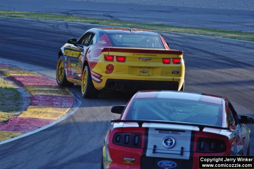 Matt Bell / John Edwards Chevy Camaro GS.R and Rod Randall / Todd Snyder Mustang Boss 302R GT