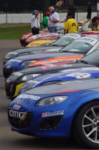 Mazda MX-5s lined up for Saturday morning practice