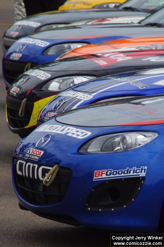 Mazda MX-5s lined up for Saturday morning practice