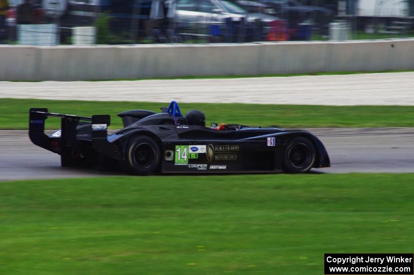 Jonathan Gore's Panoz Élan DP-02