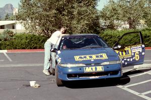 Johnny Parker does some last minute cleaning of the Steve Gingras / Eric Carlson Eagle Talon.