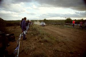 The Carl Jardevall / John Elkin Volvo 740 sets up for a 90-left at the spectator corner.