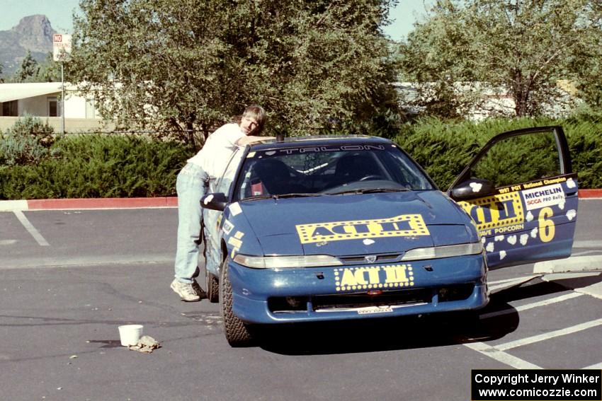 Johnny Parker does some last minute cleaning of the Steve Gingras / Eric Carlson Eagle Talon.