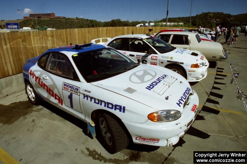 Hyundai Tiburon of Paul Choinere / Jeff Becker and Mitsubishi Lancer Evo IV of David Summerbell / Mike Fennell at parc expose.