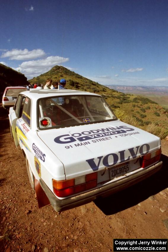 The Bill Malik / Christian Edstrom Volvo 240 near the start of the first stage on day two.