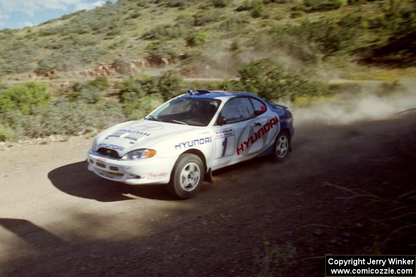 Paul Choinere / Jeff Becker at speed near the start of SS1 in their Hyundai Tiburon.