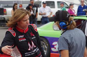 Amy Ruman and Lisa Simoni chat before the start of the race