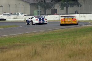 Daniel Ramoutarsingh's Jaguar XKR and David Jans' Ford Mustang