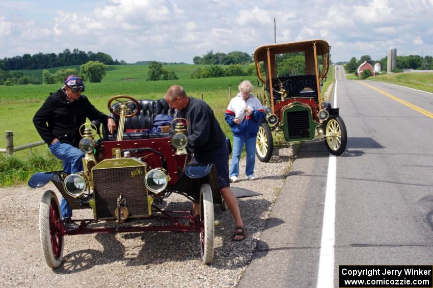 Rob Heyen's 1906 Ford stops for minor repairs and is helped by Dave Dunlavy in his 1905 Ford