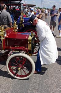 Bob Troendly starts his 1906 Ford