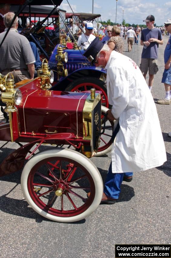 Bob Troendly starts his 1906 Ford