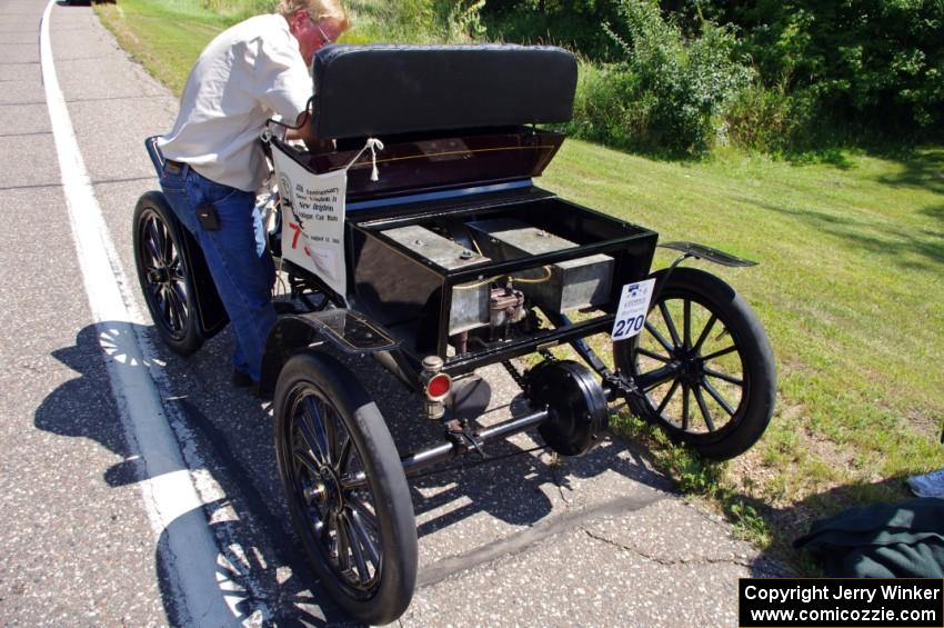 Tim Wiglesworth's 1903 Olds gets more oil