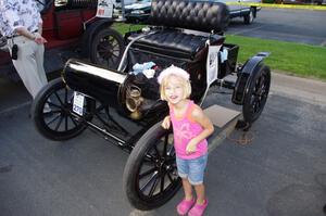 Tim Wiglesworth's 1903 Olds and a young fan