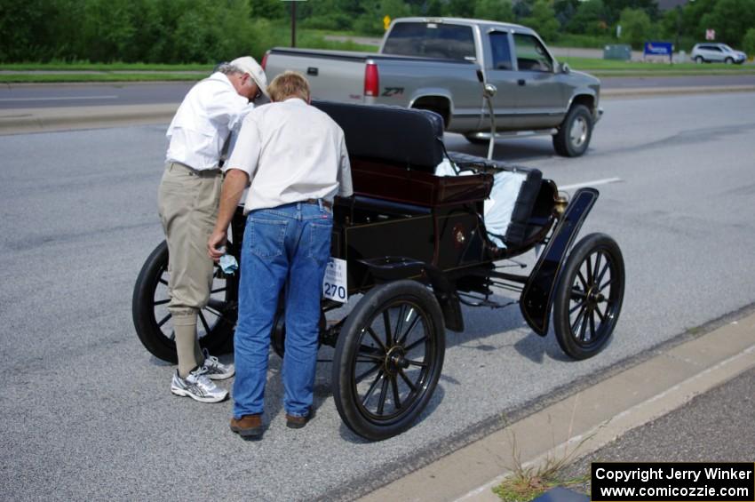 Tim Wiglesworth's 1903 Olds having more oil added