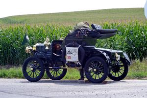 Richard Anderson's 1906 Maxwell has quick repairs done by the side of the road