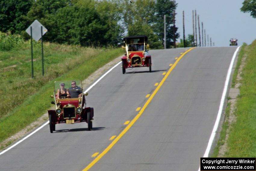 Ricki & John Bajari's 1910 Maxwell and Walter Burton's 1910 Buick