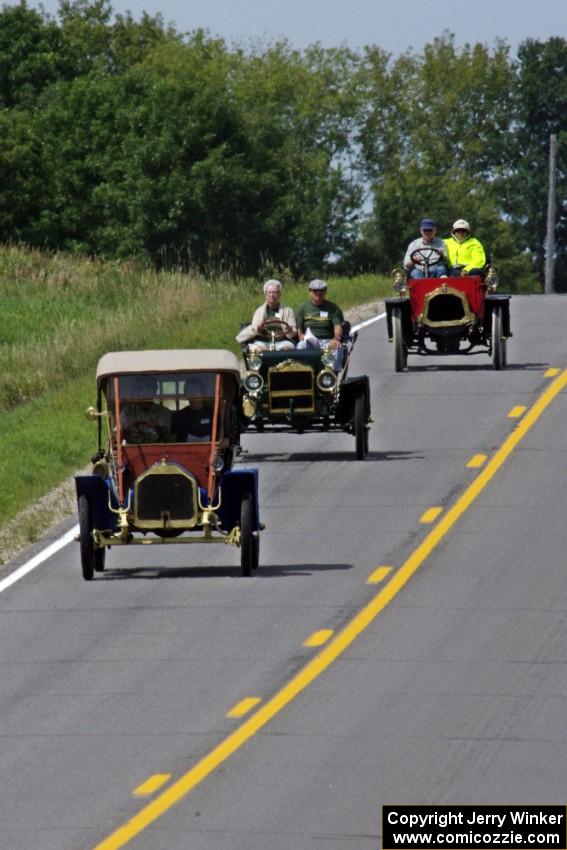 Lyle Vandevort's 1910 Brush, Vern Campbell's 1908 Maxwell and Doug Rohde's 1910 de Dion Bouton