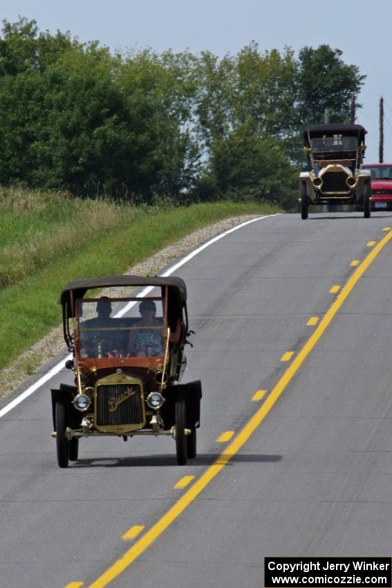 Alan Page's 1906 Buick and Dick Pellow's 1908 Overland