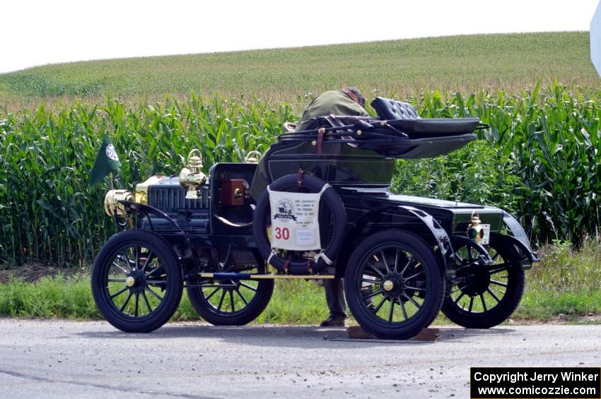 Richard Anderson's 1906 Maxwell has quick repairs done by the side of the road