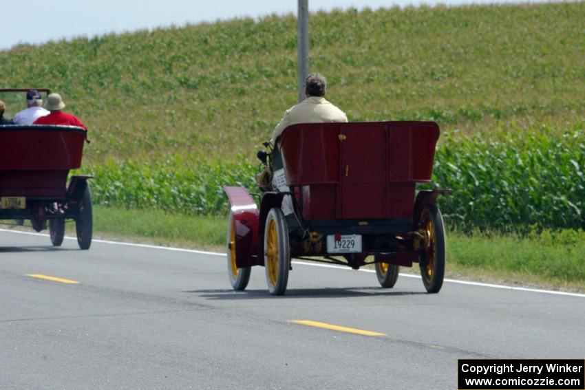 Mike Maloney's 1909 REO and Bruce Van Sloun's 1904 Autocar Type VIII