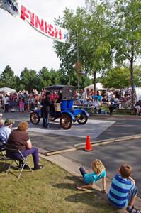 Art Mehr's 1911 Maxwell at the finish