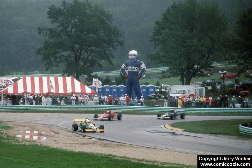 Rob Wilson leads Johnny Robinson's and John Tanner's Mondiale Formula SAABs