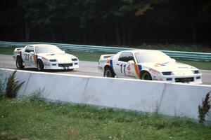 (11) Joe Danaher / Frank DelVecchio and (33) Duke McLaughlin / R.K. Smith Chevy Camaros