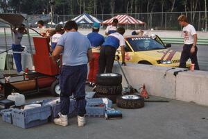 Todd Freeman / Jon Klapperick Honda CRX Si in the pits