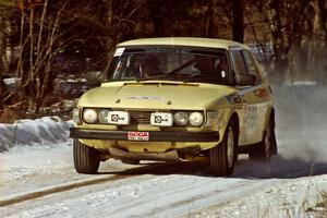 Tim Winker / Brenda Corneliusen at speed in their SAAB 99 on the stage prior to the lunch break.