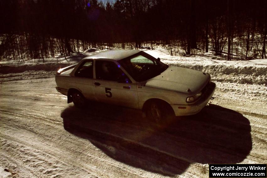 Roland McIvor / Brendan Bohan Nissan Sentra SE-R take it easy through a right-hander on the stage after the lunch break.