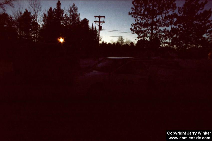 Roland McIvor / Brendan Bohan Nissan Sentra SE-R as sundown comes to Atlanta, MI at the final service of the day.