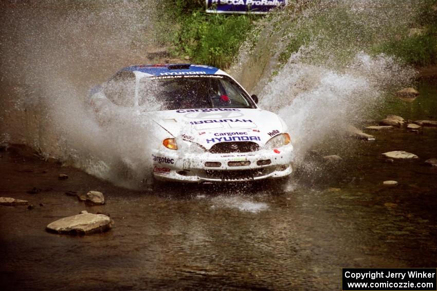 Noel Lawler / Charles Bradley Hyundai Tiburon at the finish of SS1, Stony Crossing.