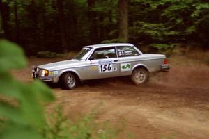 Don Paulsen / Charles Paulsen Volvo 240GT comes a bit too fast into a hairpin on SS5, Thompson Point I.