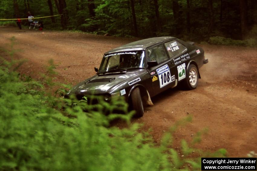 Jerry Sweet / Stuart Spark SAAB 99EMS powers out of a hairpin on SS5, Thompson Point I.